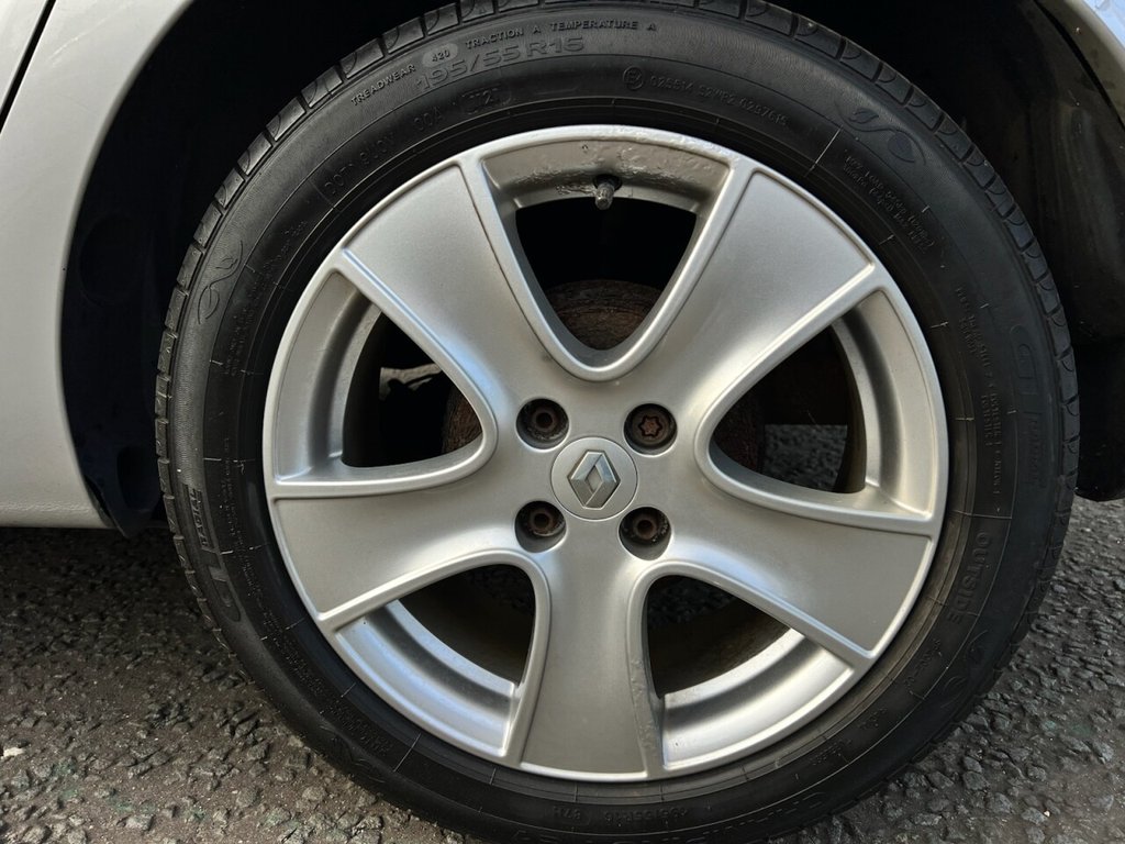 Used Renault Clio 2015 for sale - 76751111: Photo 14