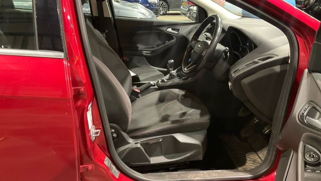 Used Ford Focus 2015 for sale - 77122110: Photo 8