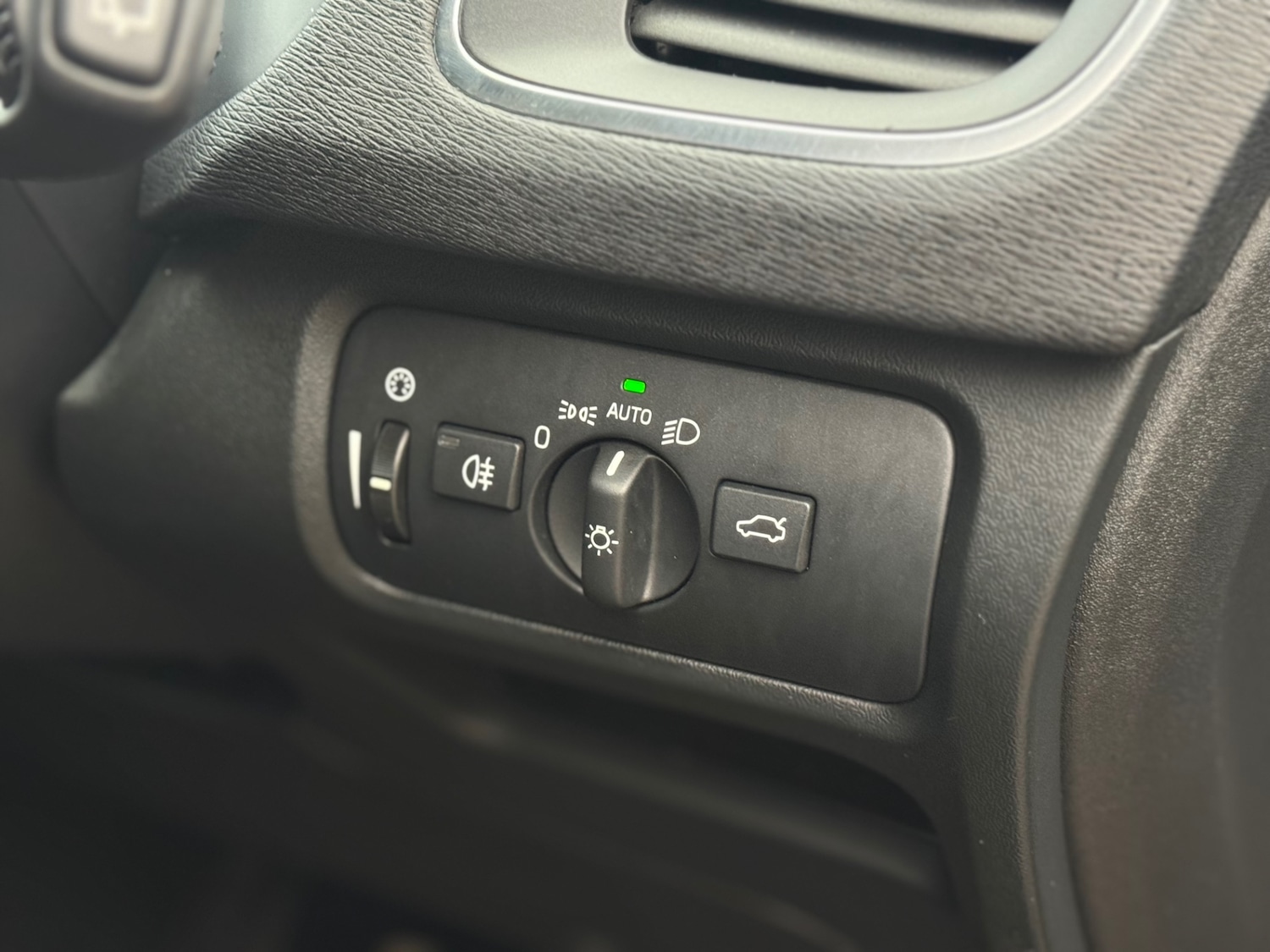 Used Volvo V40 2014 for sale - 77691090: Photo 13