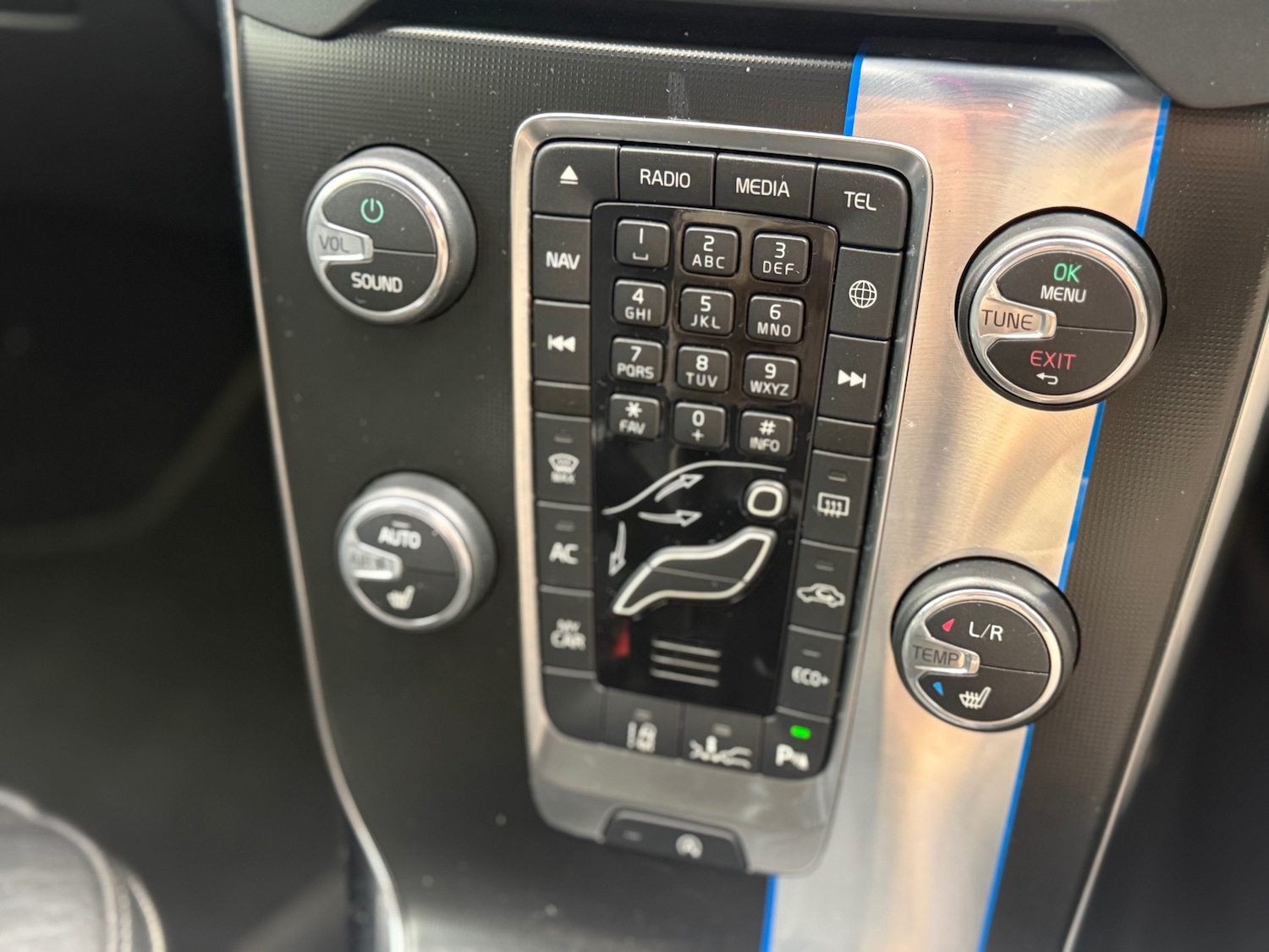 Used Volvo V40 2014 for sale - 77691090: Photo 21