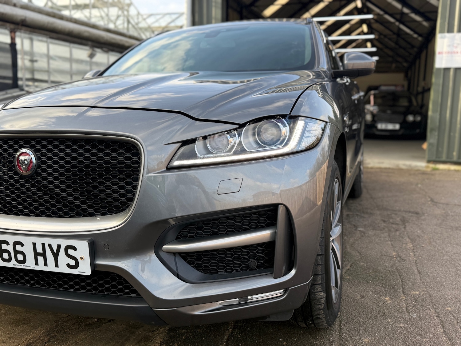 Used Jaguar F-Pace 2016 for sale - 76940437: Photo 11