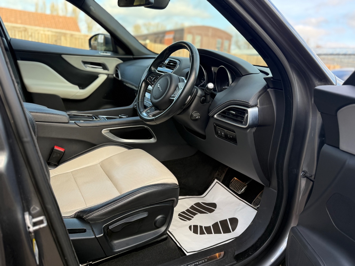 Used Jaguar F-Pace 2016 for sale - 76940437: Photo 12