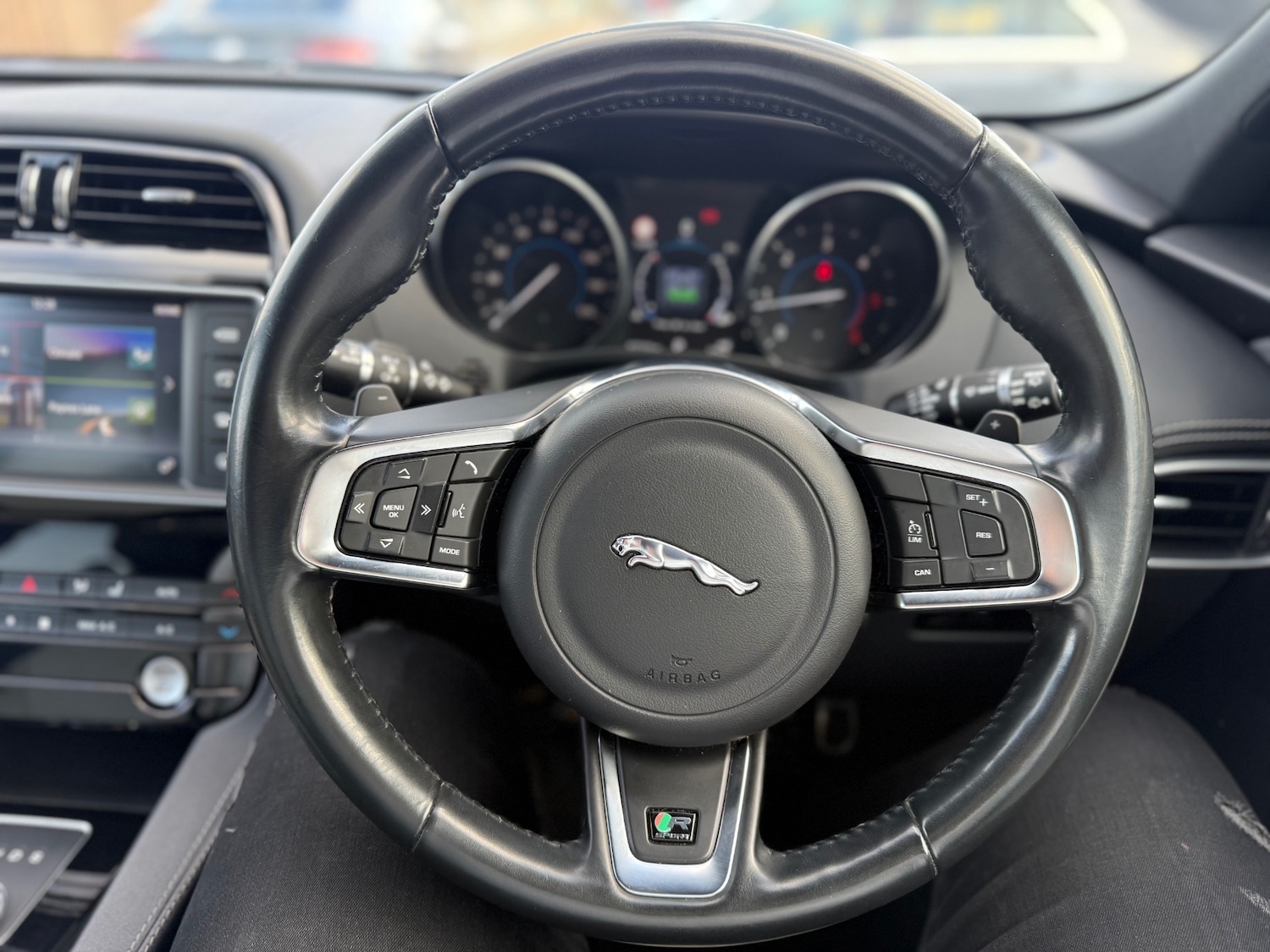 Used Jaguar F-Pace 2016 for sale - 76940437: Photo 18