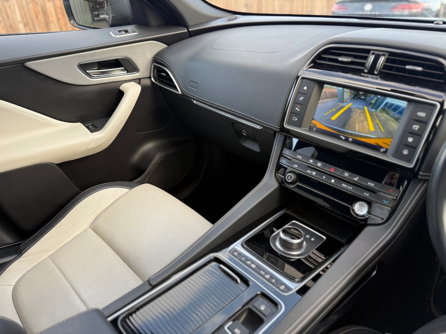 Used Jaguar F-Pace 2016 for sale - 76940437: Photo 20