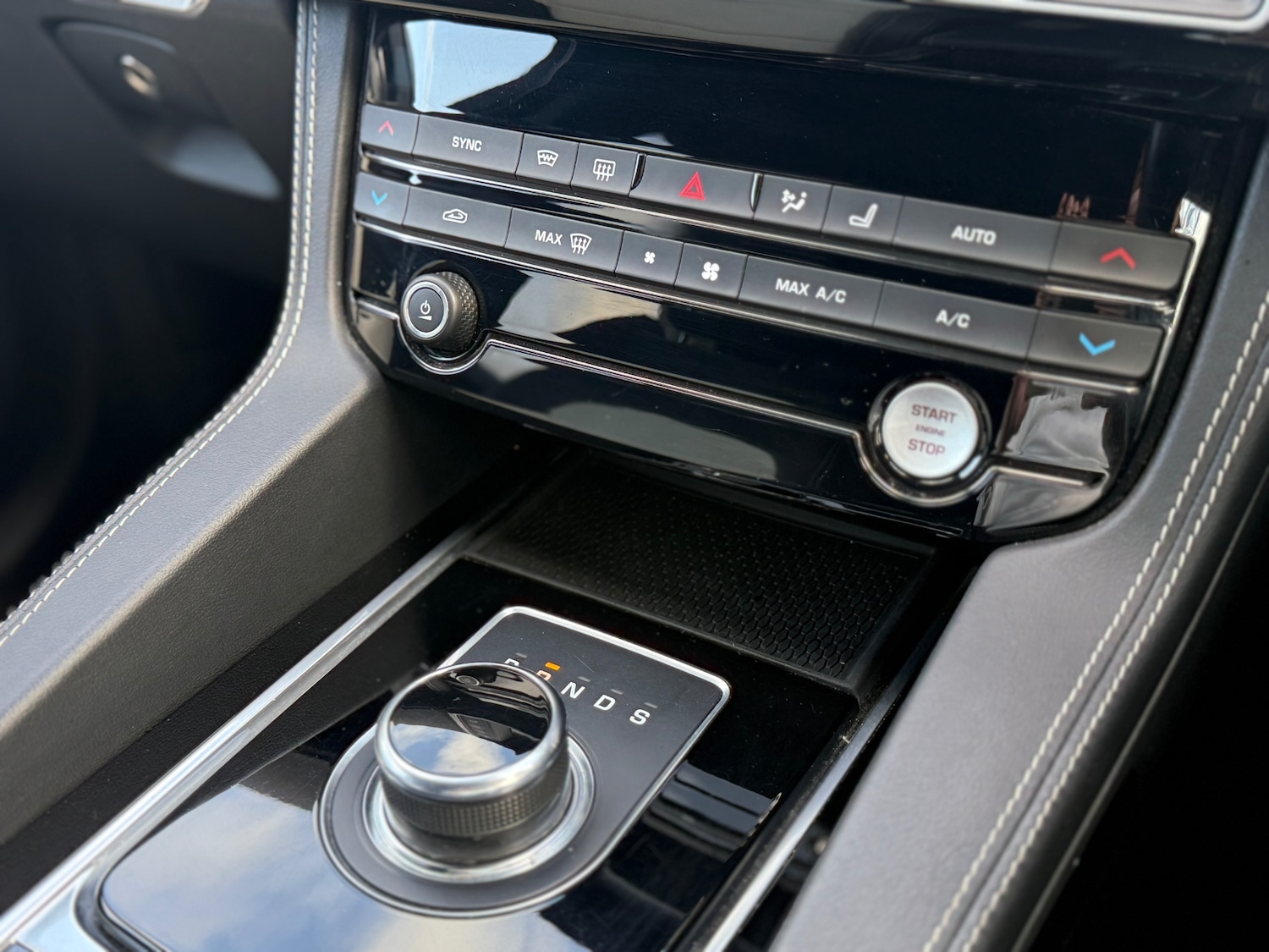 Used Jaguar F-Pace 2016 for sale - 76940437: Photo 23