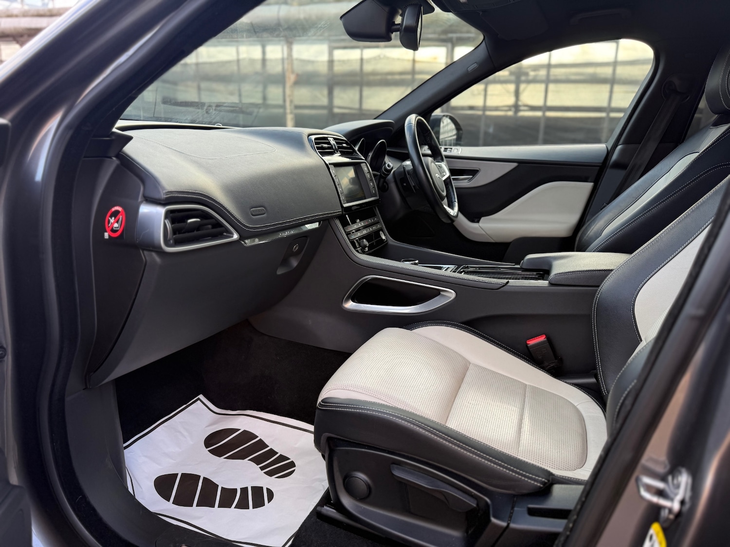 Used Jaguar F-Pace 2016 for sale - 76940437: Photo 35