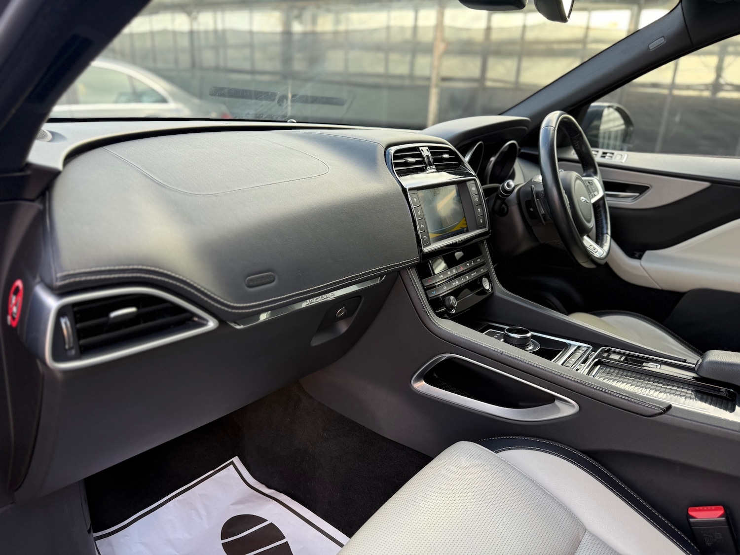 Used Jaguar F-Pace 2016 for sale - 76940437: Photo 37