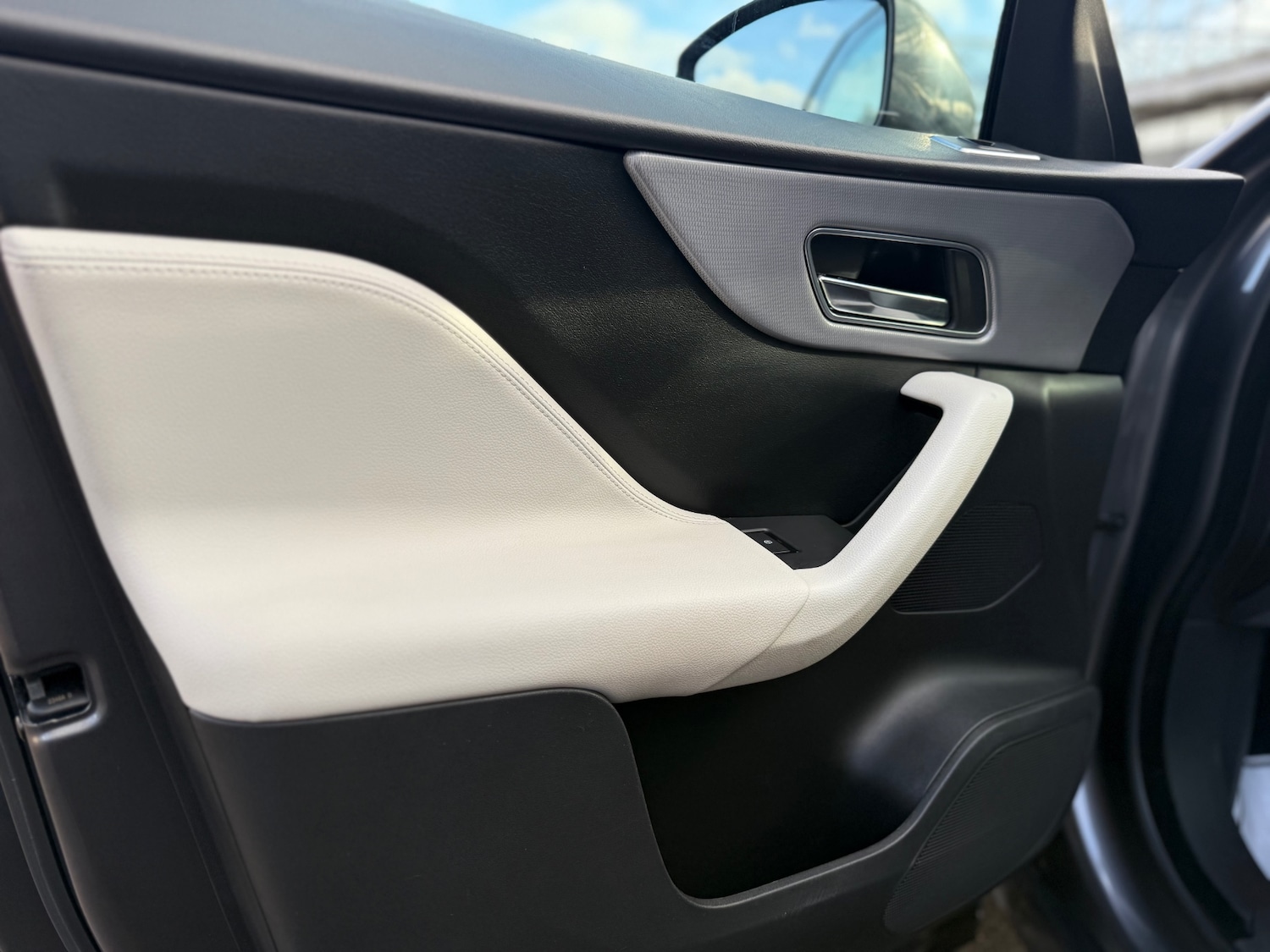 Used Jaguar F-Pace 2016 for sale - 76940437: Photo 38