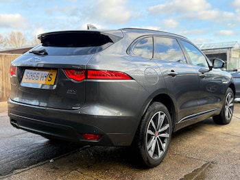 Used Jaguar F-Pace 2016 for sale - 76940437: Photo