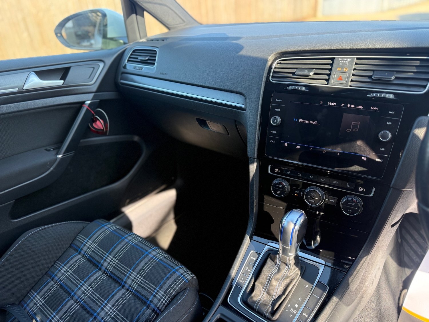 Used Volkswagen Golf 2017 for sale - 77953875: Photo 11