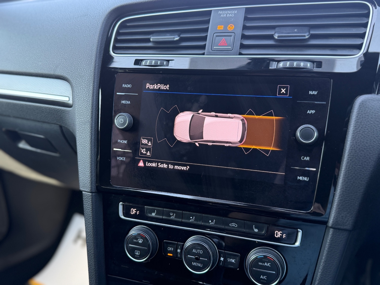 Used Volkswagen Golf 2017 for sale - 77953875: Photo 21