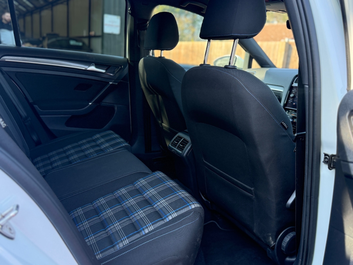 Used Volkswagen Golf 2017 for sale - 77953875: Photo 37