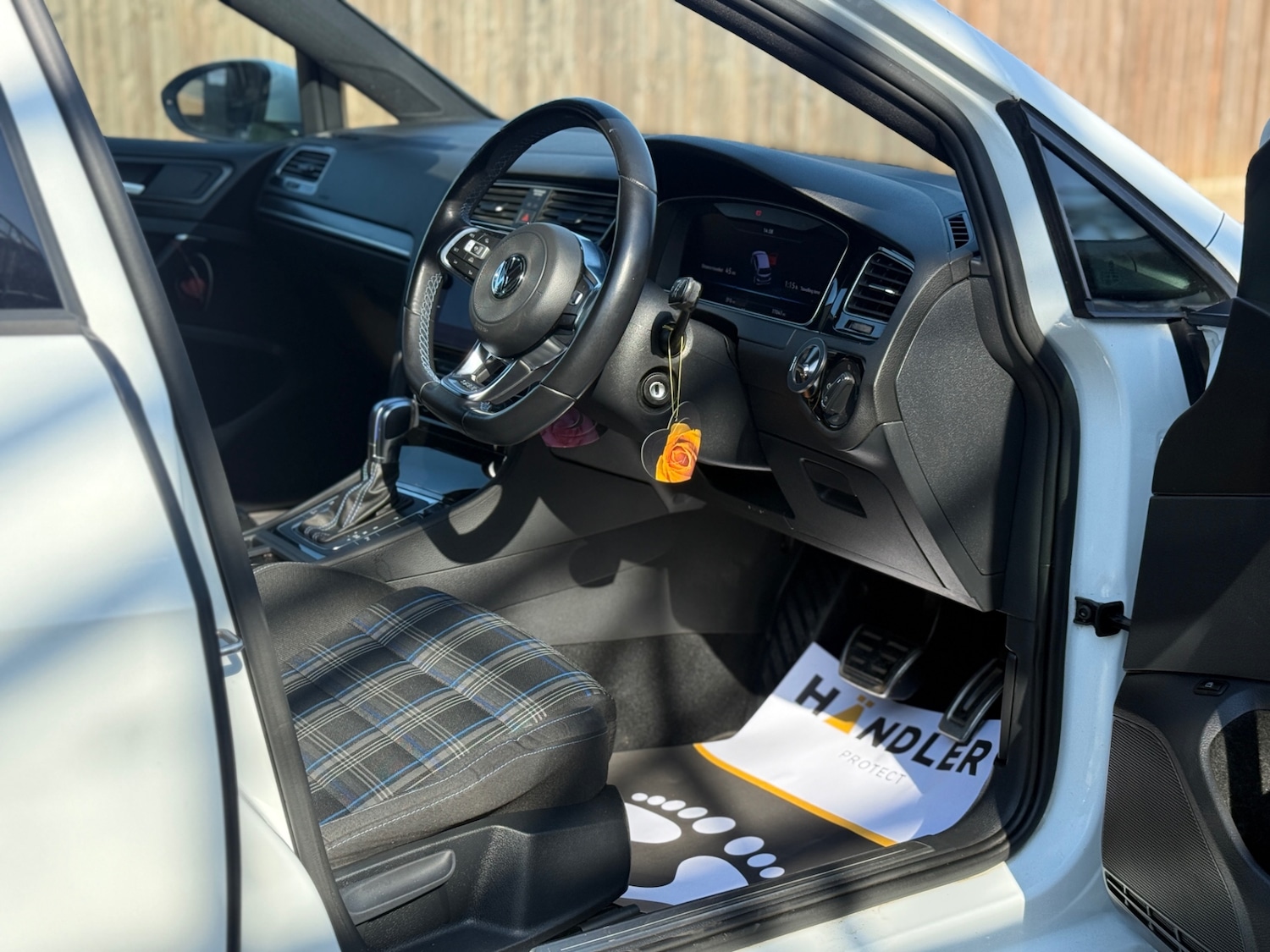 Used Volkswagen Golf 2017 for sale - 77953875: Photo 8