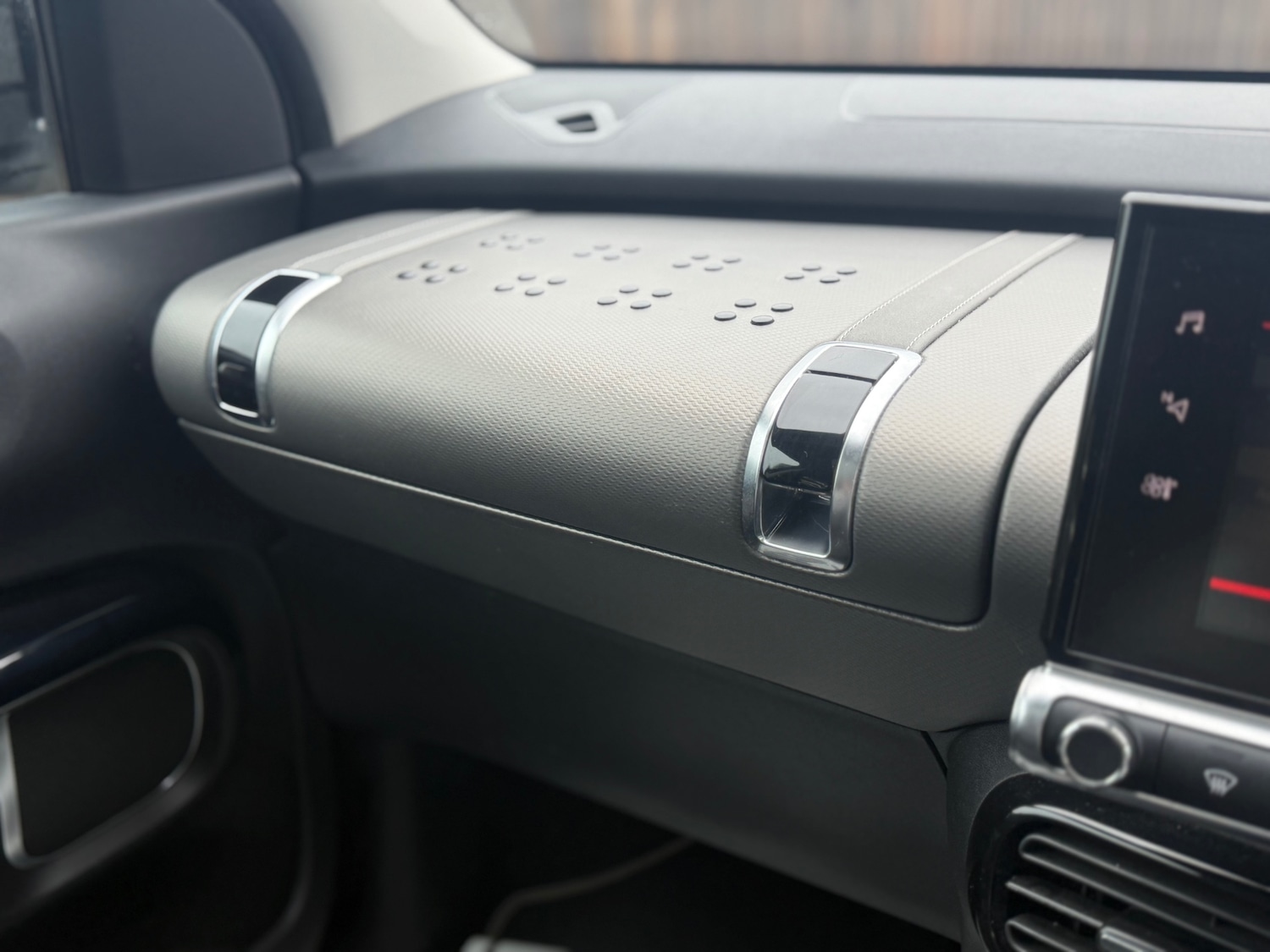 Used Citroen C4 Cactus 2018 for sale - 77423836: Photo 17