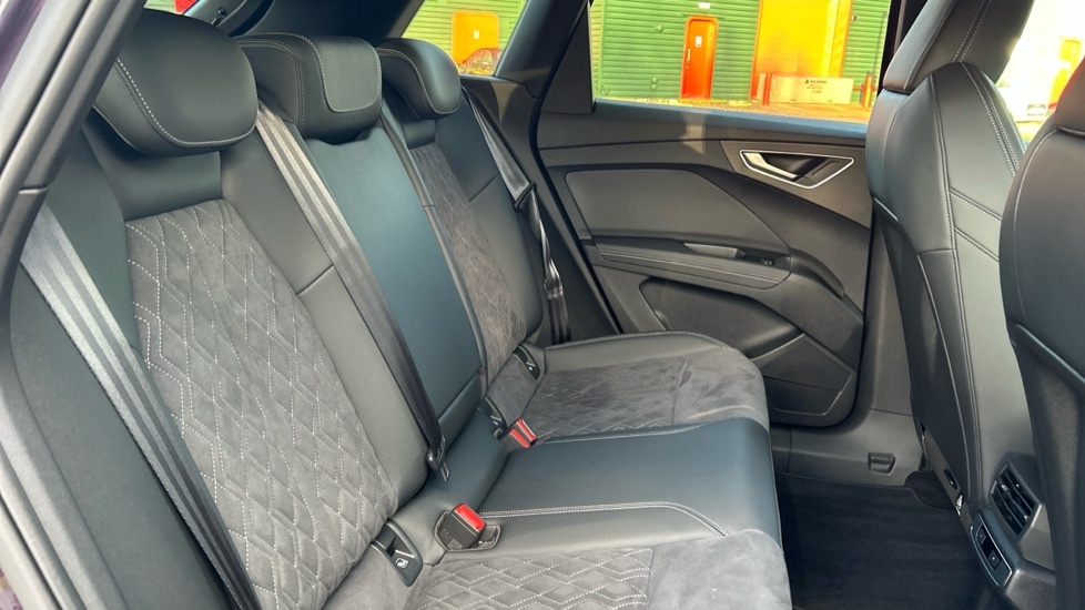 Used Audi Q4 e-tron 2024 for sale - 76873352: Photo 15