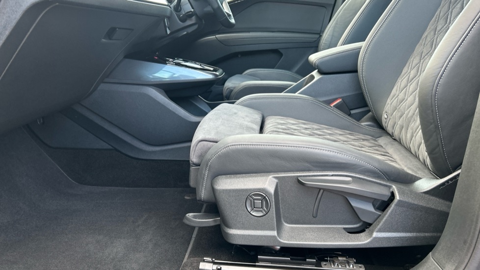 Used Audi Q4 e-tron 2024 for sale - 76873352: Photo 29