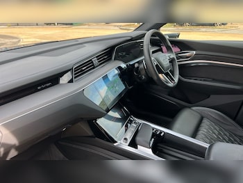Used Audi Q8 2023 for sale - 75672106: Photo