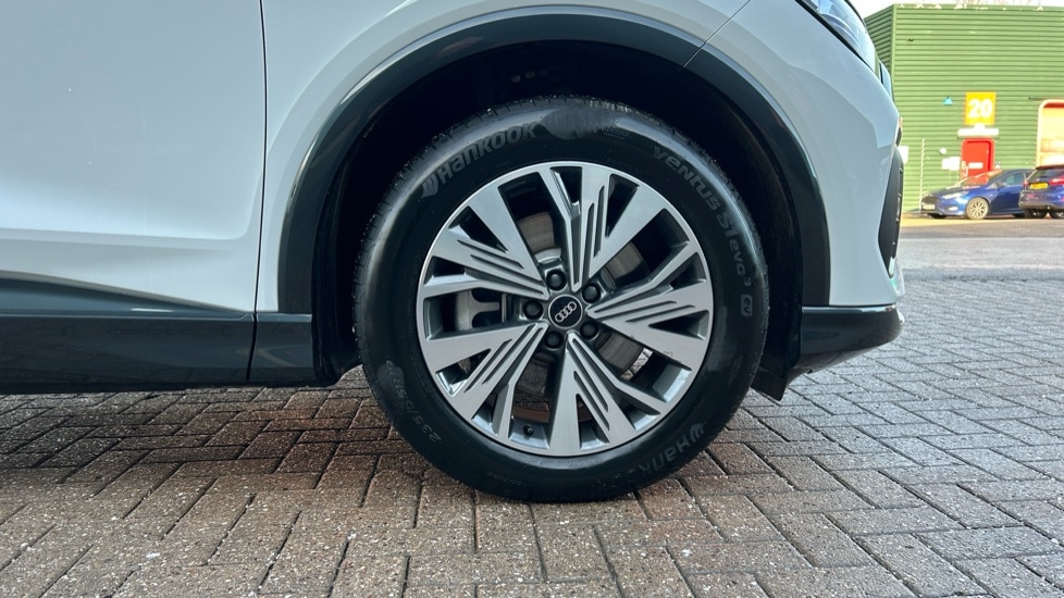 Used Audi Q4 e-tron 2025 for sale - 76872791: Photo 5