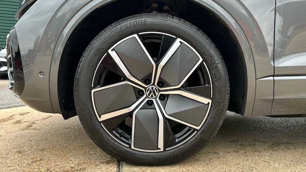 Used Volkswagen Touareg 2024 for sale - 76272985: Photo 17
