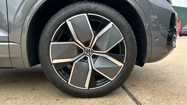 Used Volkswagen Touareg 2024 for sale - 76272985: Photo 20