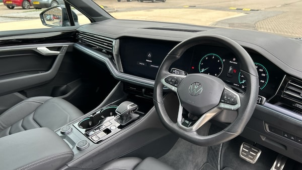 Used Volkswagen Touareg 2024 for sale - 76272985: Photo 9