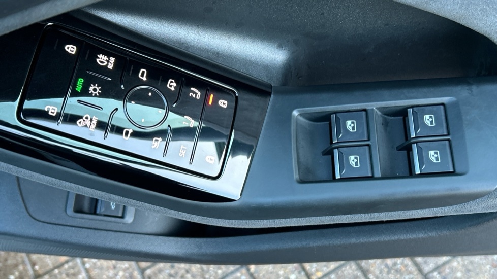 Used Audi Q6 e-tron 2025 for sale - 76872788: Photo 28