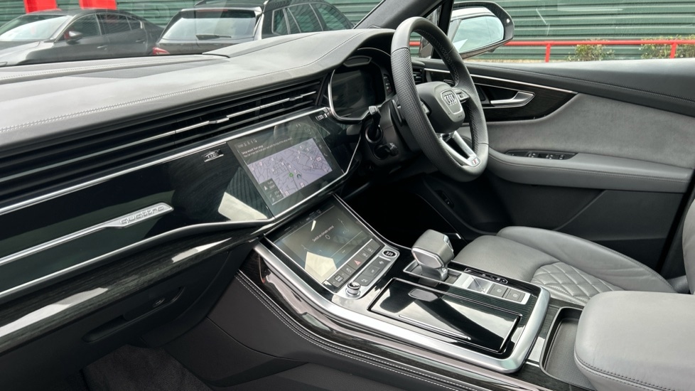 Used Audi Q7 2024 for sale - 77060695: Photo 2