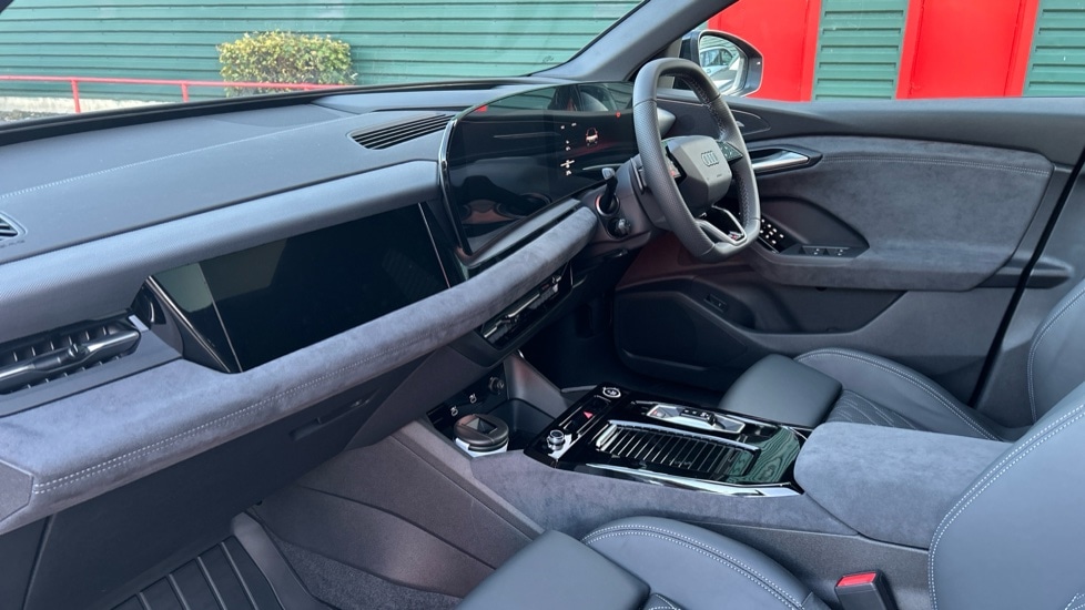 Used Audi Q6 e-tron 2025 for sale - 76597835: Photo 2