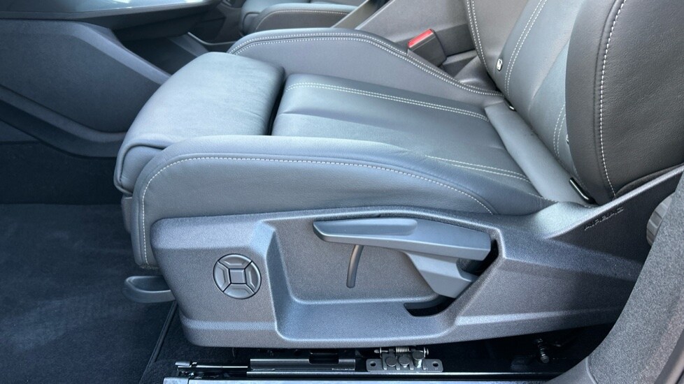 Used Audi Q4 e-tron 2025 for sale - 76660967: Photo 29