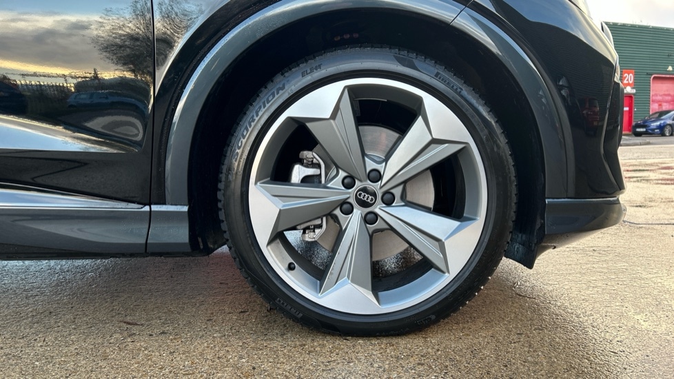 Used Audi Q4 e-tron 2025 for sale - 76660967: Photo 5