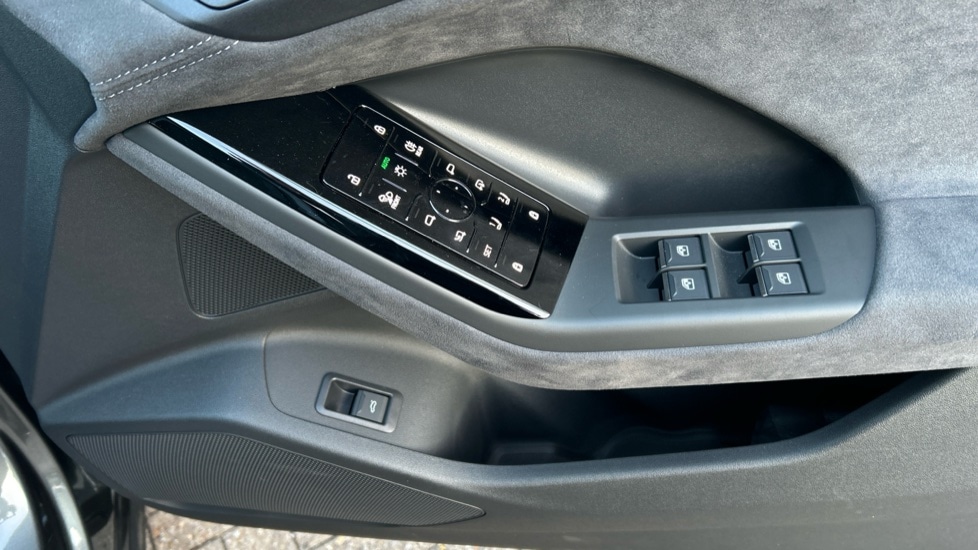 Used Audi Q6 e-tron 2025 for sale - 76873954: Photo 28