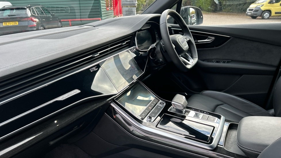 Used Audi Q7 2025 for sale - 77075760: Photo 2