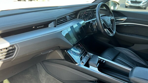 Used Audi e-tron 2021 for sale - 76007656: Photo 2