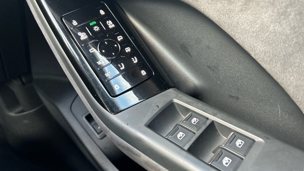 Used Audi Q6 e-tron 2025 for sale - 76623411: Photo 28