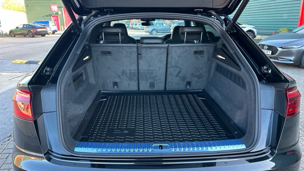 Used Audi Q8 2025 for sale - 76960204: Photo 18