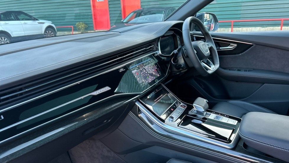 Used Audi Q8 2025 for sale - 76960204: Photo 2