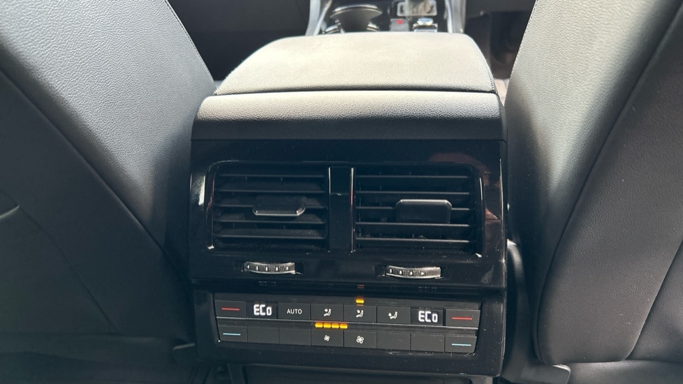 Used Volkswagen Touareg 2019 for sale - 77021869: Photo 32