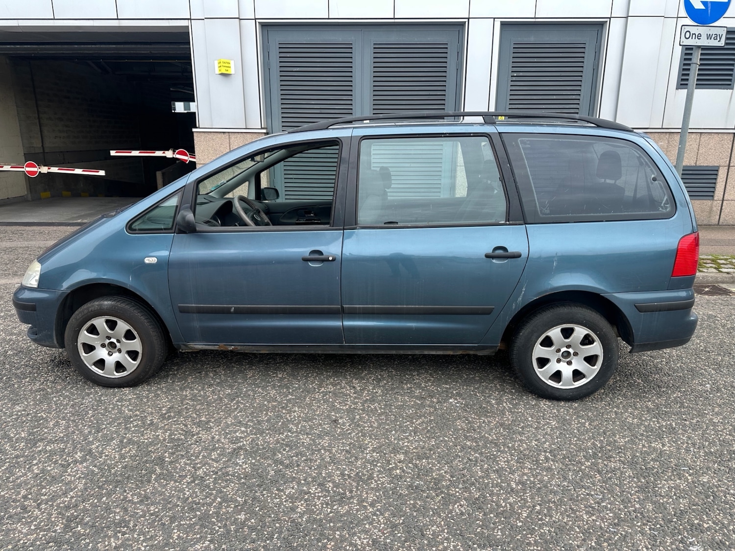 Used Volkswagen Sharan 2006 for sale - 76855612: Photo 4