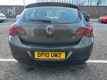 Used Vauxhall Astra 2010 for sale - 76121222: Photo 2