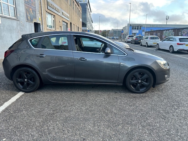 Used Vauxhall Astra 2010 for sale - 76121222: Photo 4