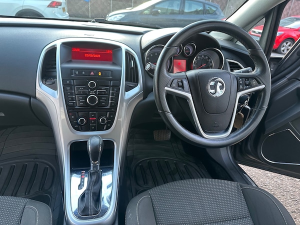 Used Vauxhall Astra 2010 for sale - 76121222: Photo 7