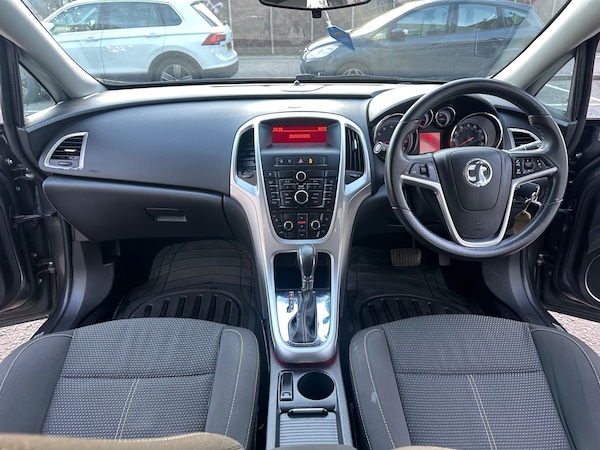 Used Vauxhall Astra 2010 for sale - 76121222: Photo 8