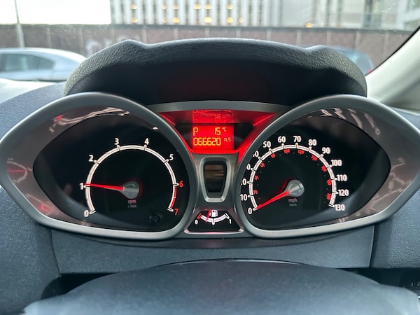 Used Ford Fiesta 2011 for sale - 76237489: Photo 10