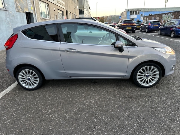 Used Ford Fiesta 2011 for sale - 76237489: Photo 7