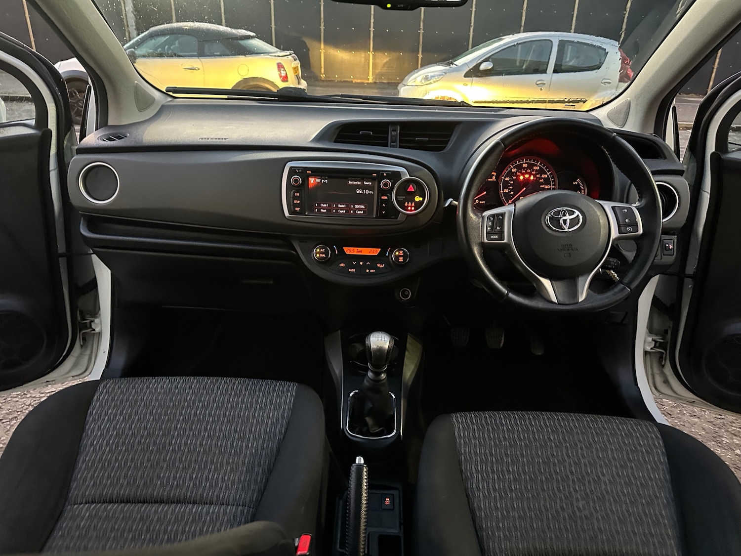 Used Toyota Yaris 2014 for sale - 77101617: Photo 11