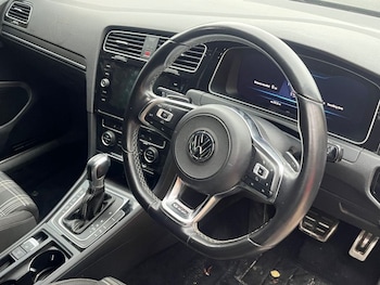 Used Volkswagen Golf 2017 for sale - 76751060: Photo