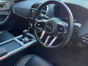 Used Jaguar XE 2020 for sale - 76740758: Photo