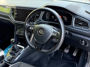 Used Volkswagen T-Roc 2018 for sale - 78458598: Photo