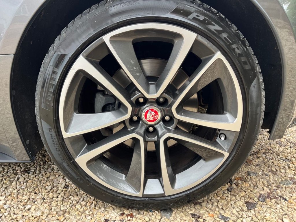 Used Jaguar F-Type 2019 for sale - 76396329: Photo 14