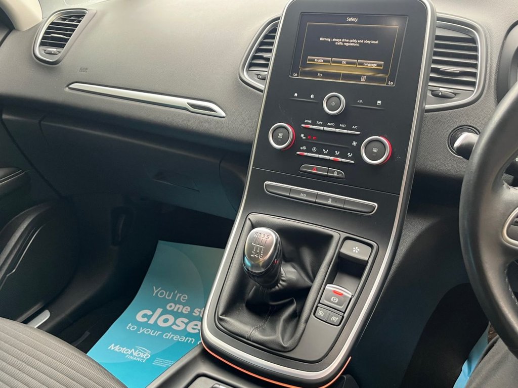 Used Renault Grand Scenic 2018 for sale - 76080691: Photo 19